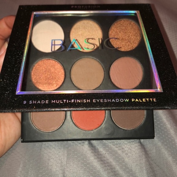 BRAND NEW -9 Shade Multi-Finish Eyeshadow Palette - Picture 2 of 6